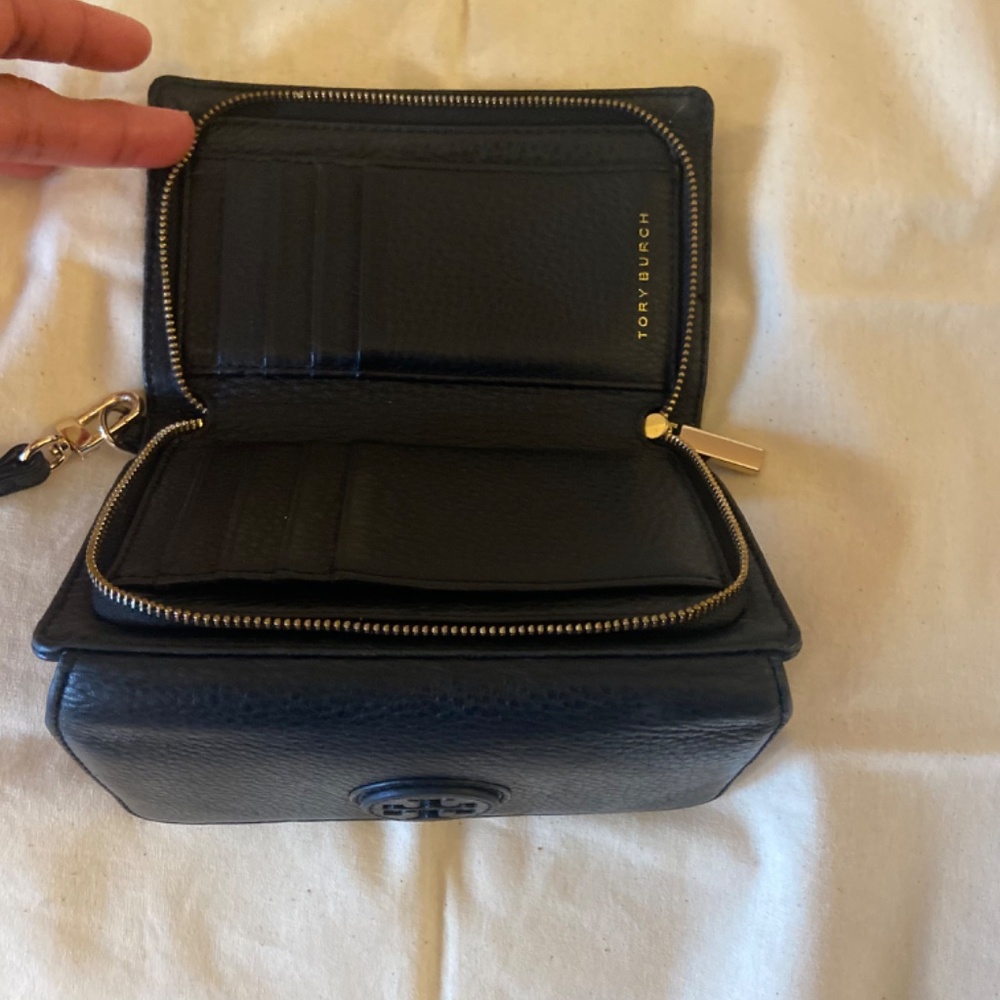 Tory Burch wristlet wallet - Picture 2 of 4
